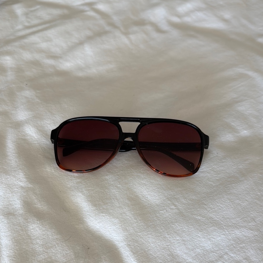 Stylish Black and Brown Aviator Sunglasses